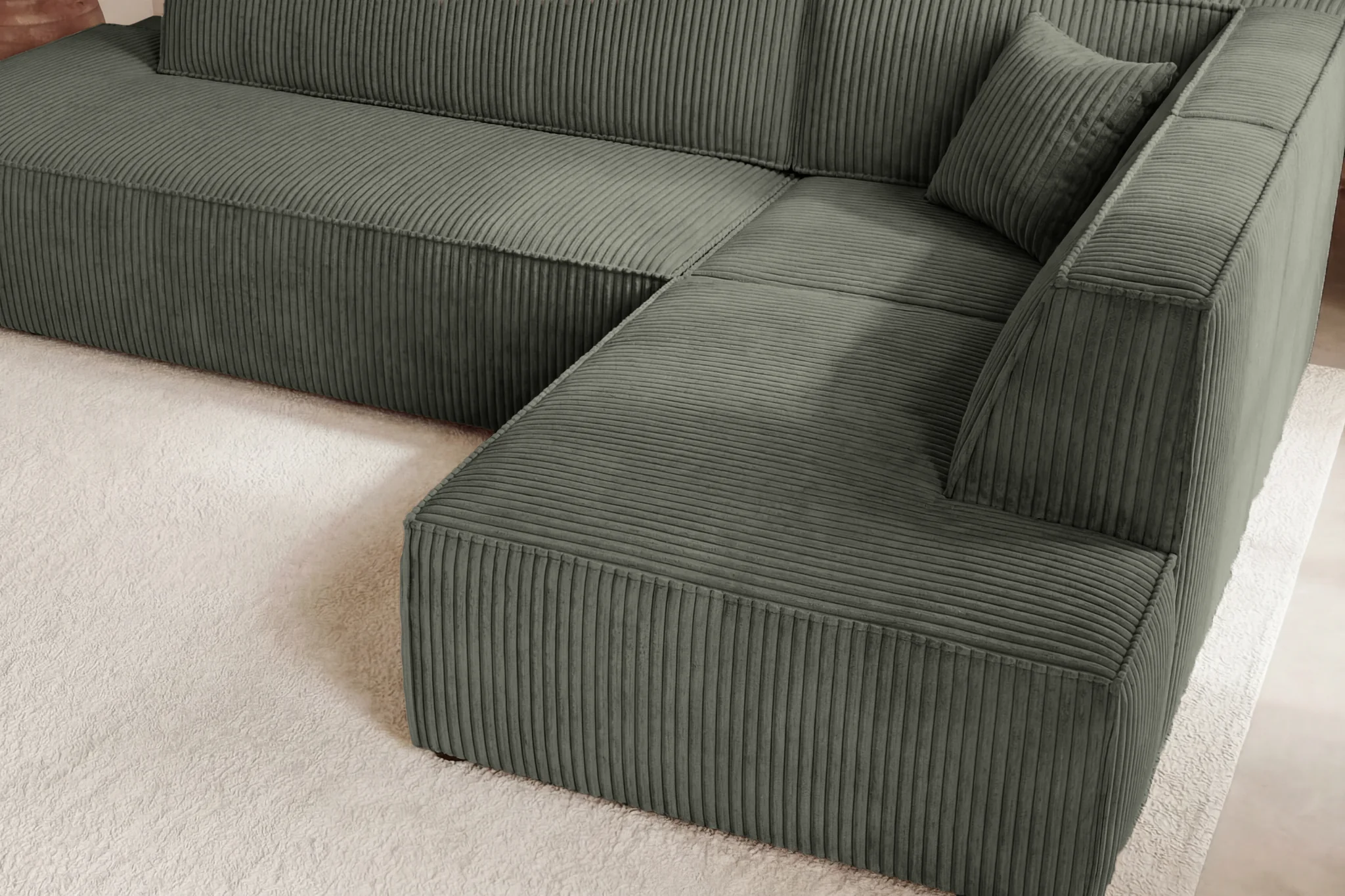 LARIA L - Image 5